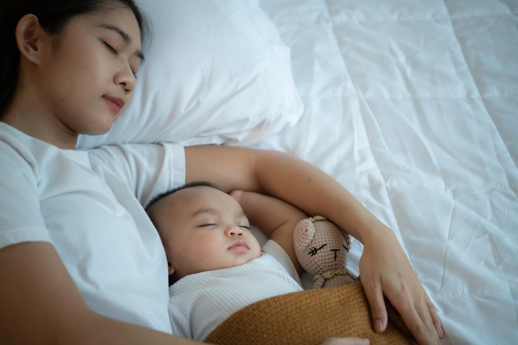 A mother and baby cosleeping