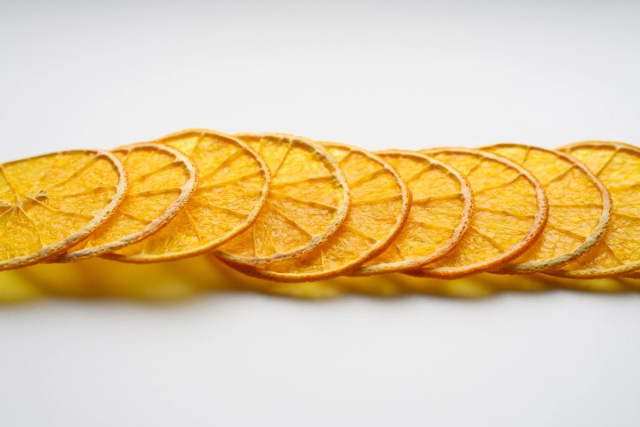 DIY dried orange slices